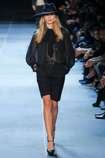 Look 11